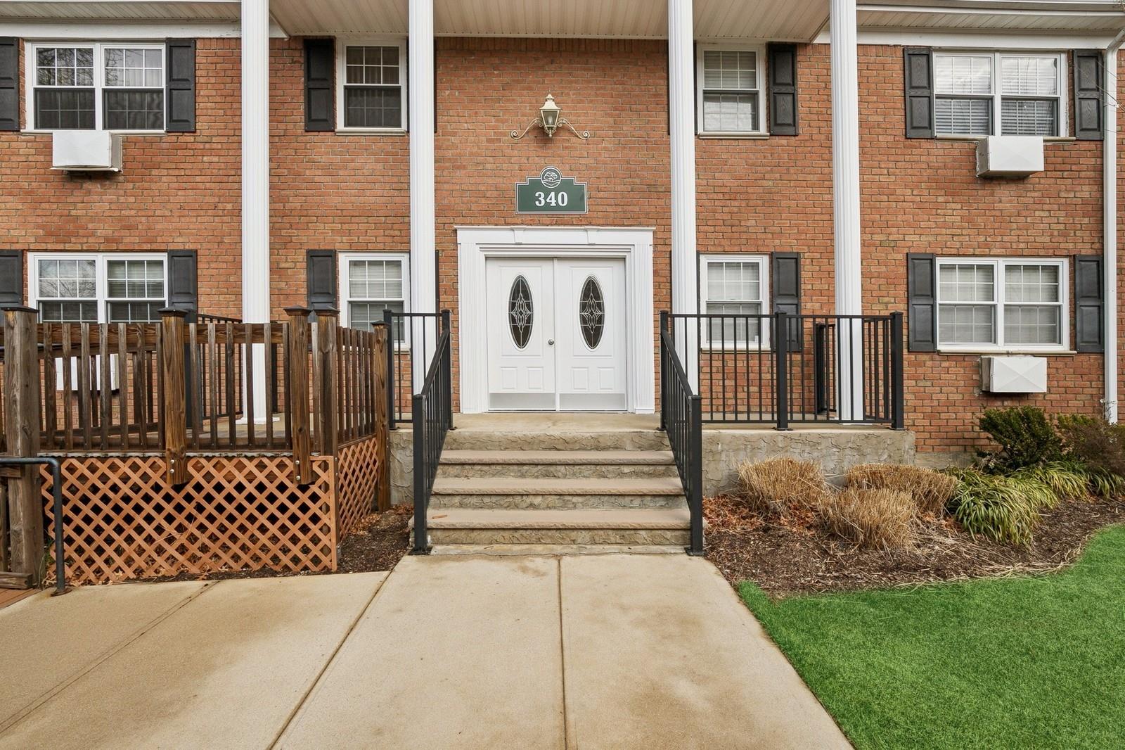 340 Lakeland Avenue #10H, Sayville, New York image 1