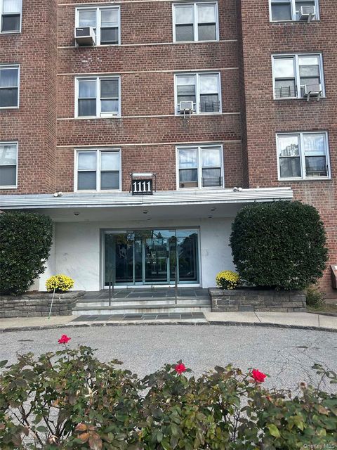 Photo of 1111 Midland Avenue #4 P, Bronxville, NY 10708 (MLS # 928754)