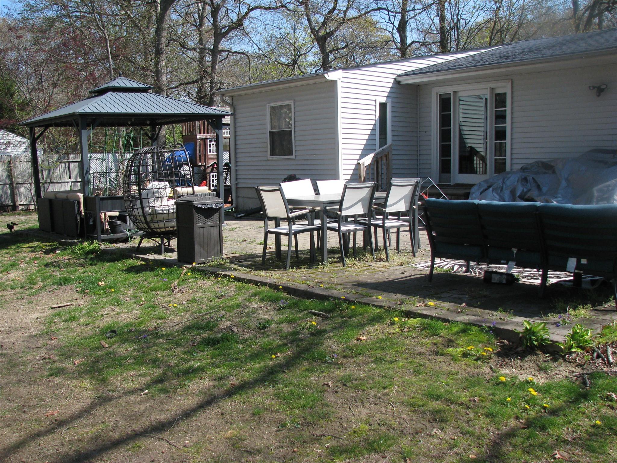 20 Clover Street, Mastic, New York image 5