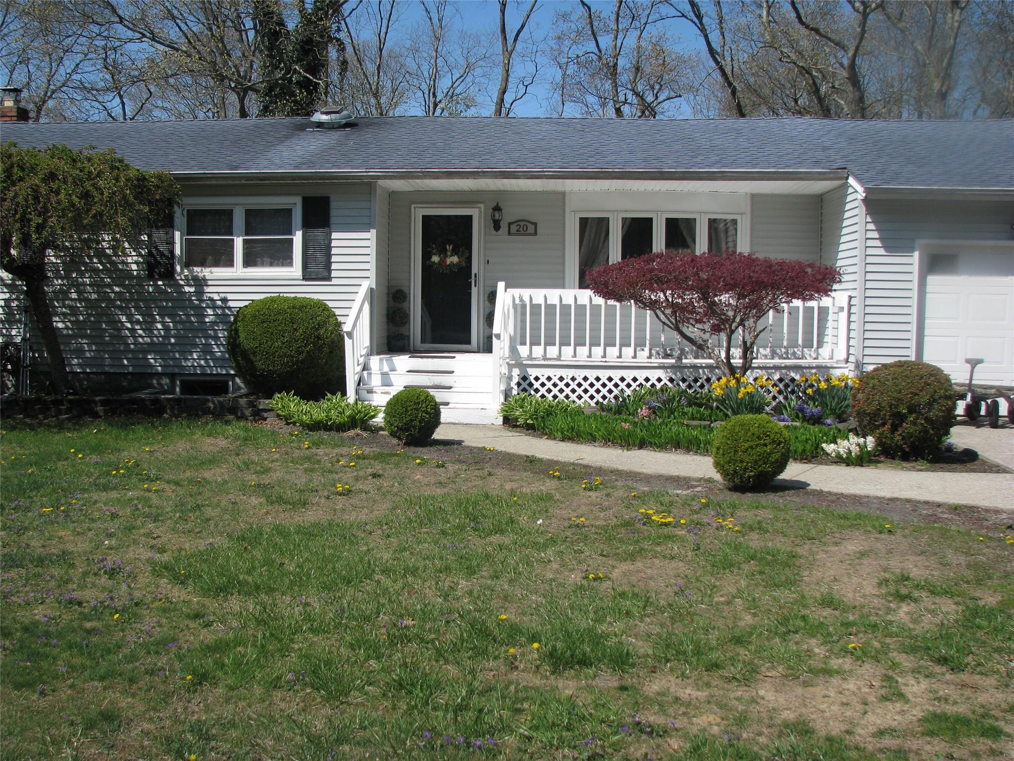 20 Clover Street, Mastic, New York image 1