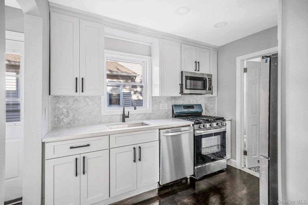 Photo of 1 Hudson Court, Lynbrook, NY 11563 (MLS # 1044766)