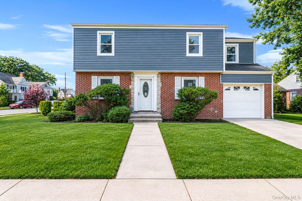 Photo of 1 Hudson Court, Lynbrook, NY 11563 (MLS # 1044766)