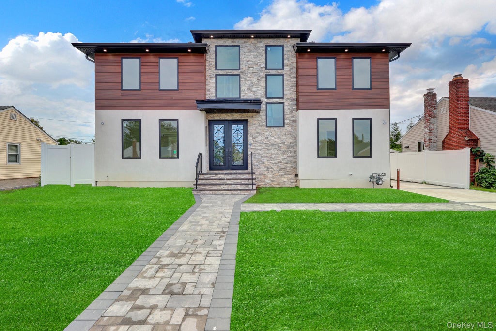 Photo of 81 E End Avenue, Hicksville, NY 11801 (MLS # 1052273)