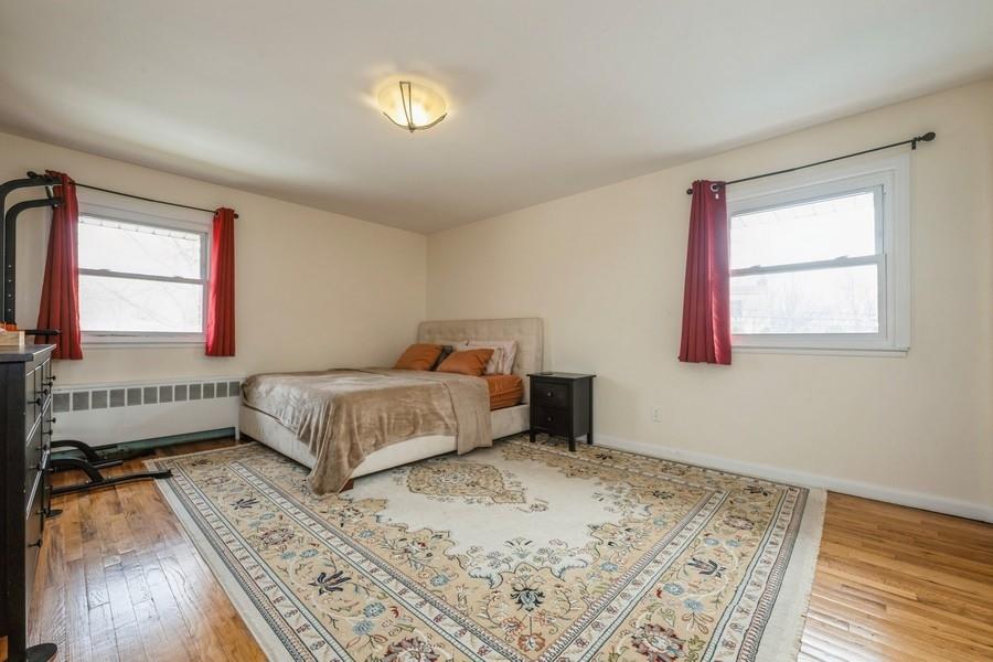 633 Nelson Place, Westbury, New York image 16