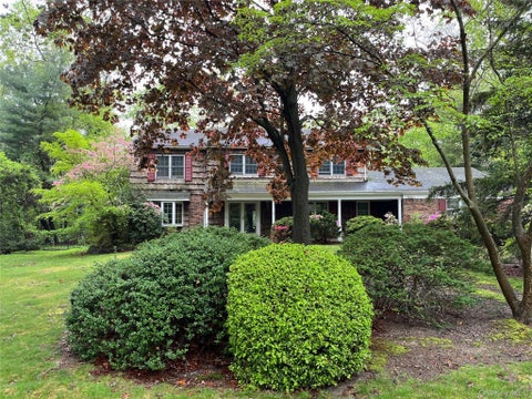 Homes For Sale - 20 Blacksmith Lane<br/> Suffolk County, East Northport, NY 11731