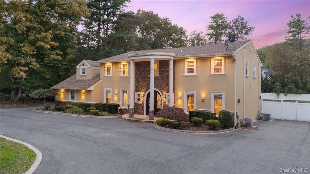 Photo of 626 Caledonia Road, Dix Hills, NY 11746 (MLS # 927453)
