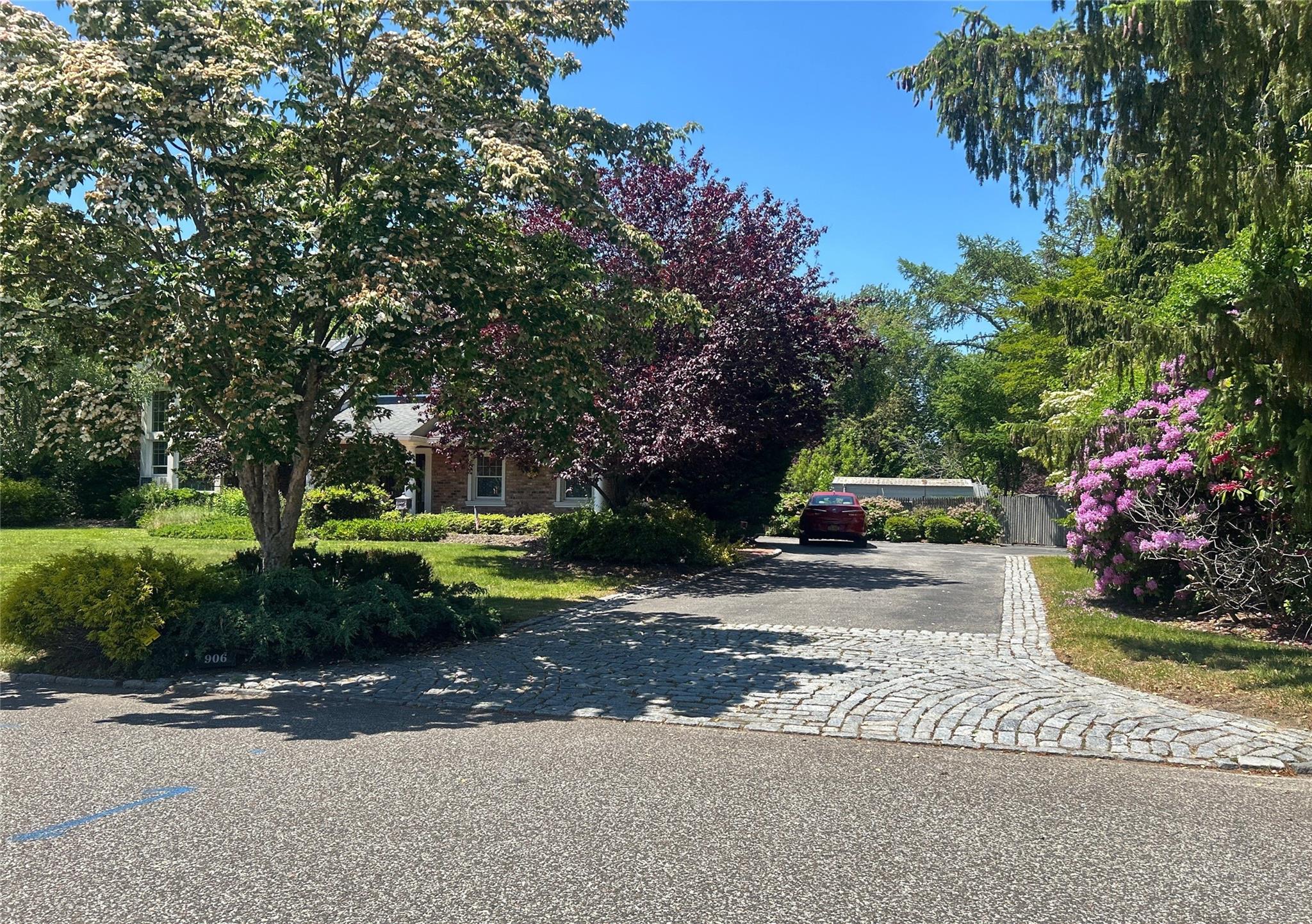 906 Thompson Drive