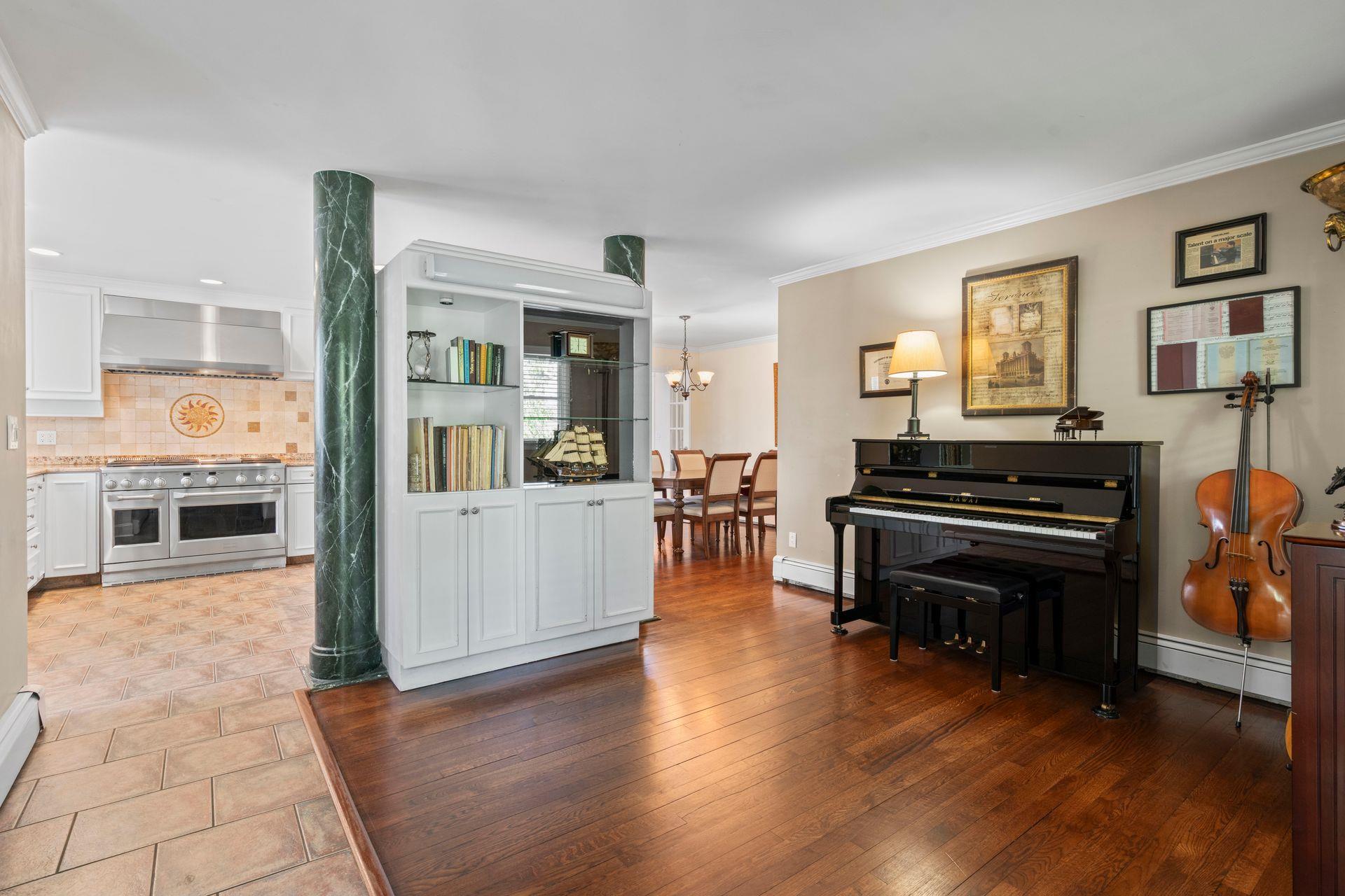 53 Irwin Place, Huntington, New York image 5