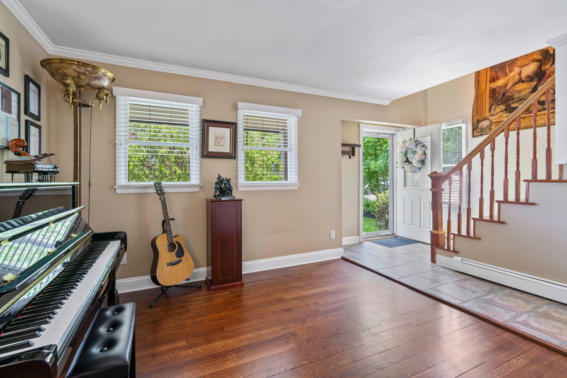 53 Irwin Place, Huntington, New York image 4