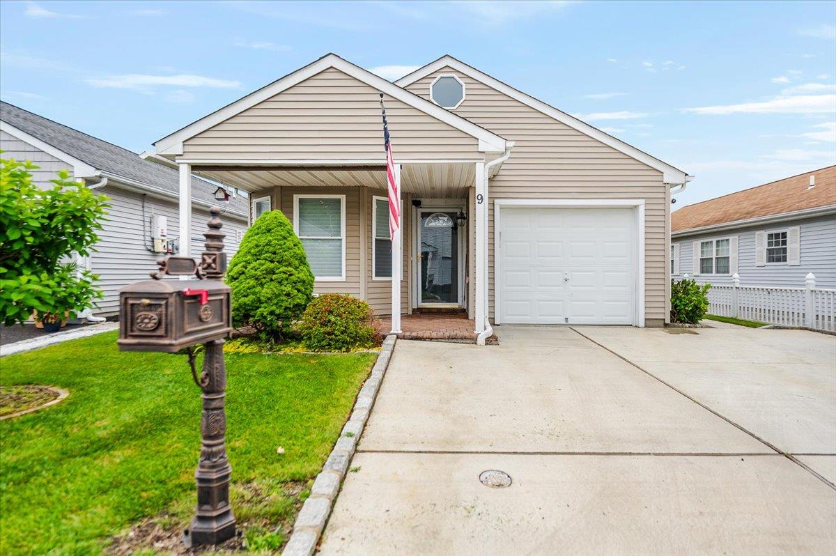Orange Tree Court, Manorville, Hamptons, NY - 2 Bedrooms  
2 Bathrooms - 