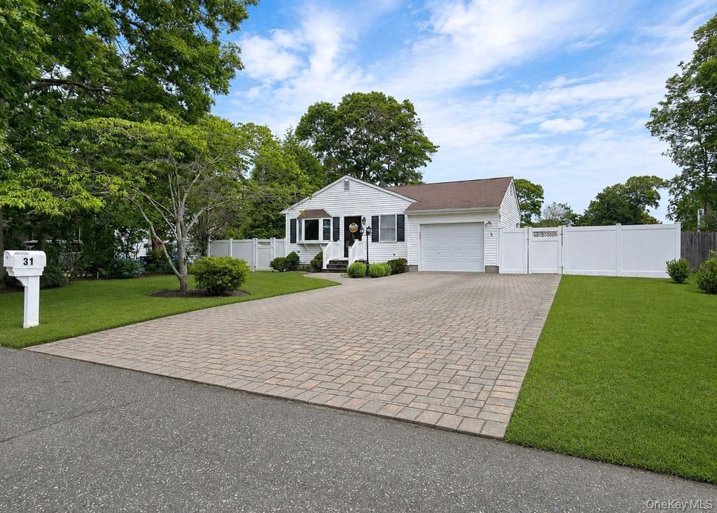 Photo of 31 Westwood Drive, Shirley, NY 11967 (MLS # 1025731)