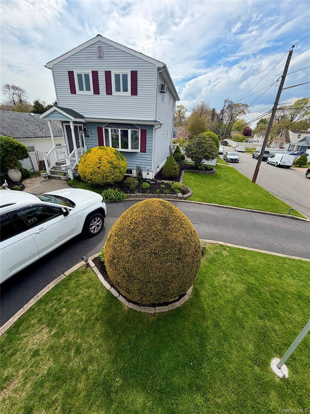 Photo of 27 Colonial Road, Copiague, NY 11726 (MLS # 994108)
