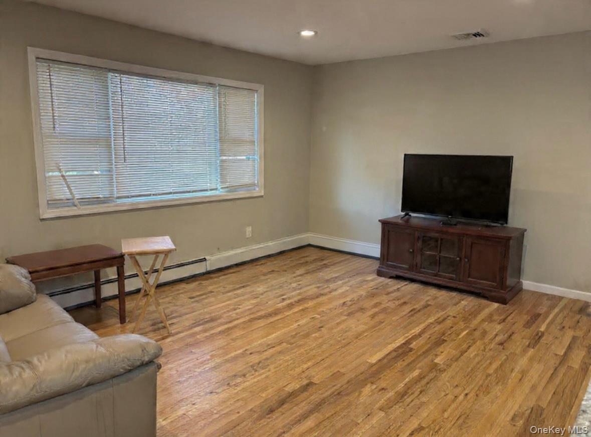 141-143 Oakdale Bohemia Road