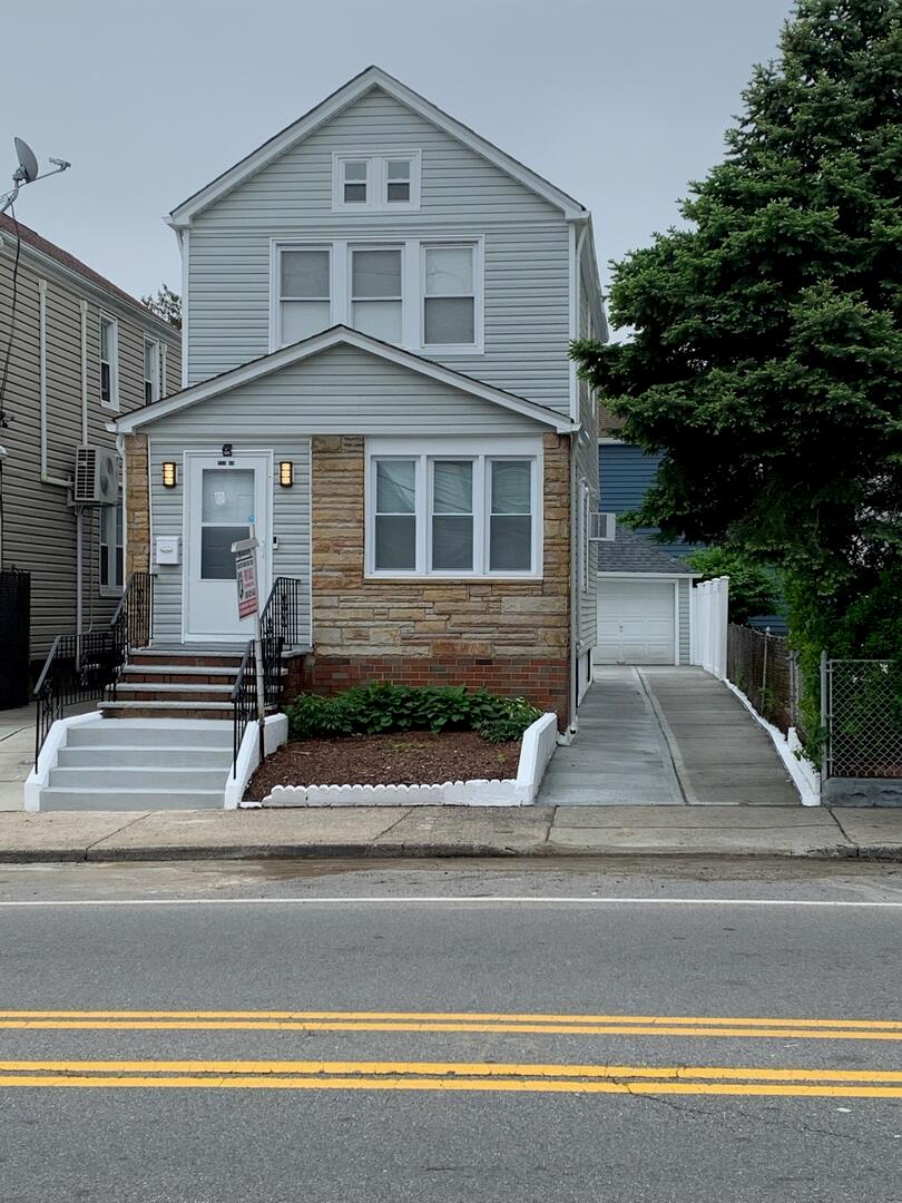 111th Avenue, Jamaica, Queens, NY - 3 Bedrooms  
3 Bathrooms  
11 Rooms - 