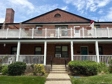 Condo For Sale - 196-69 73 Avenue #2<br/> Fresh Meadows, NY 11366