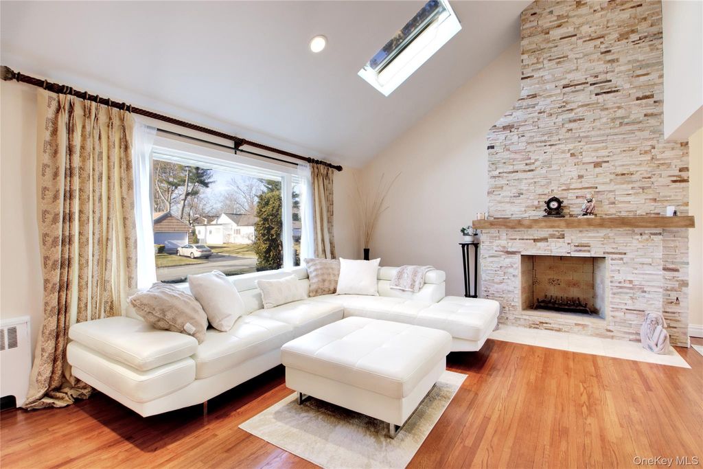 Photo of 26 Midland Road, East Hills, NY 11577 (MLS # 960558)