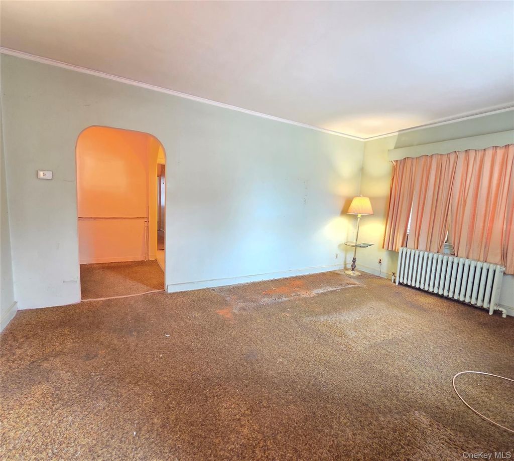 Photo of 242 Graff Avenue, Bronx, NY 10465 (MLS # 972067)