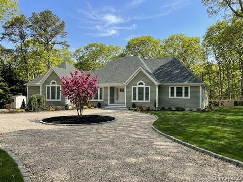 31 Windwood Court Westhampton NY 11977