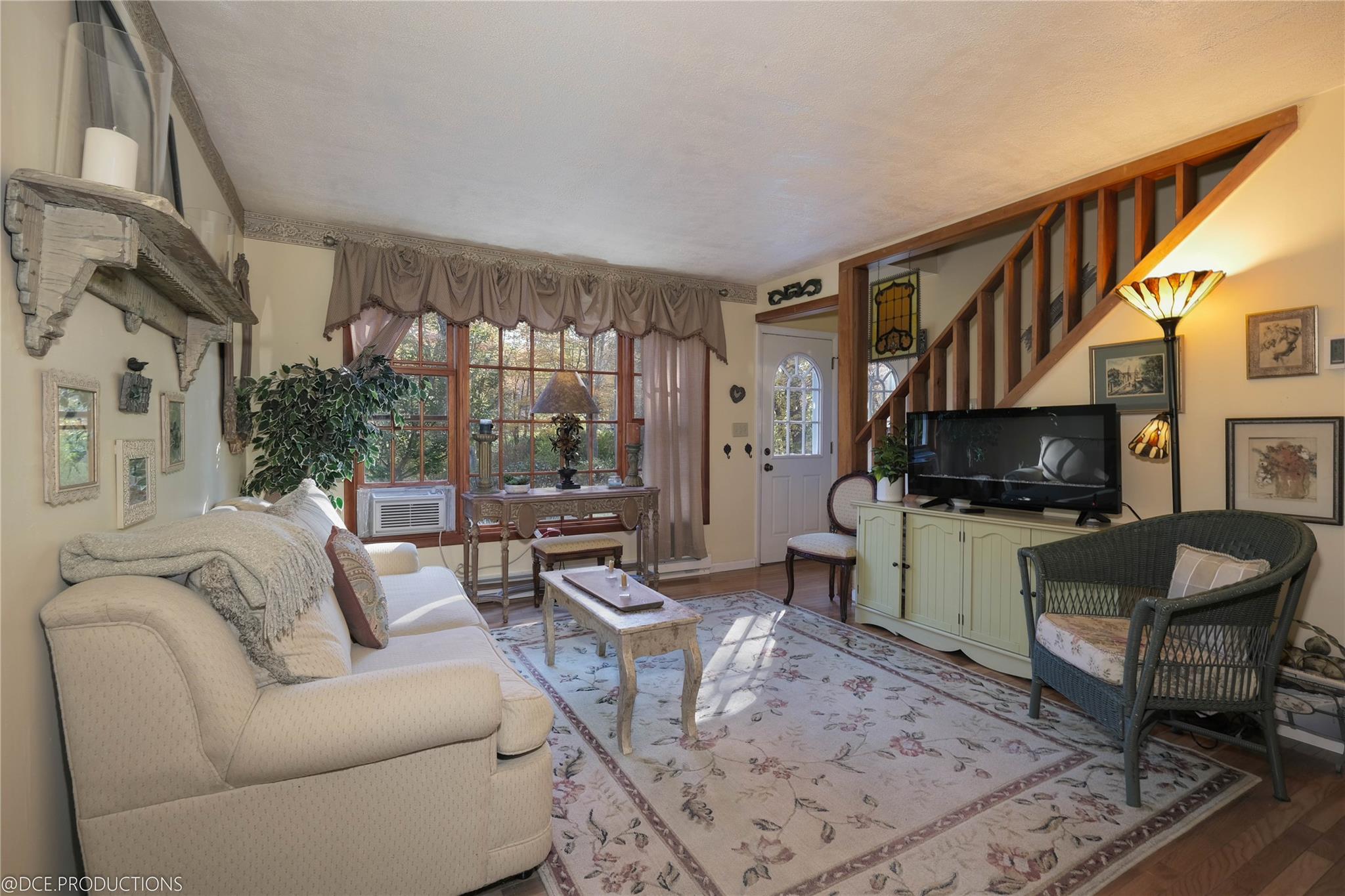 Rhinebeck, New York 12572, United States, 2 Bedrooms Bedrooms, ,2 BathroomsBathrooms,Residential,Active,158636