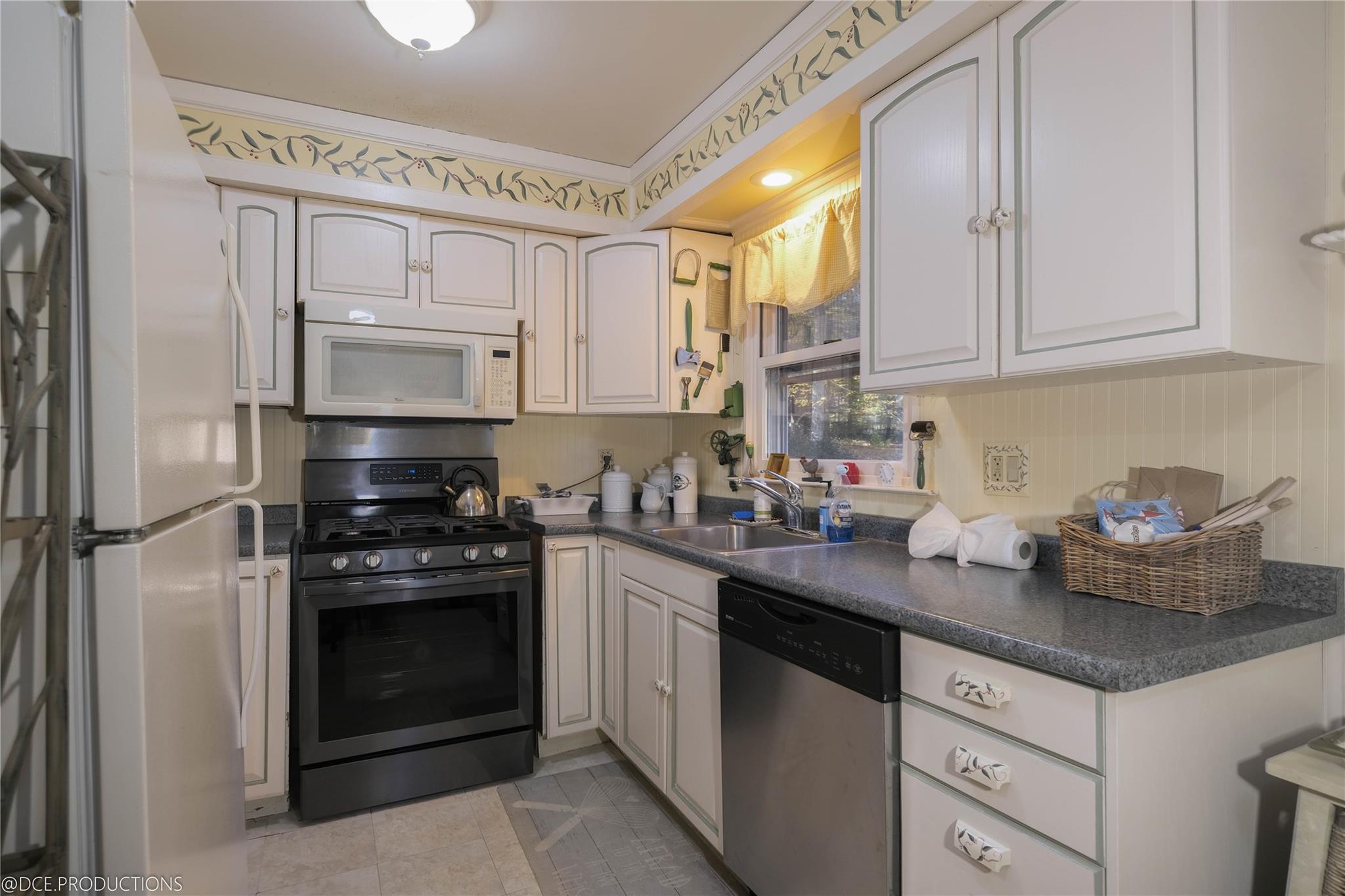 Rhinebeck, New York 12572, United States, 2 Bedrooms Bedrooms, ,2 BathroomsBathrooms,Residential,Active,158636