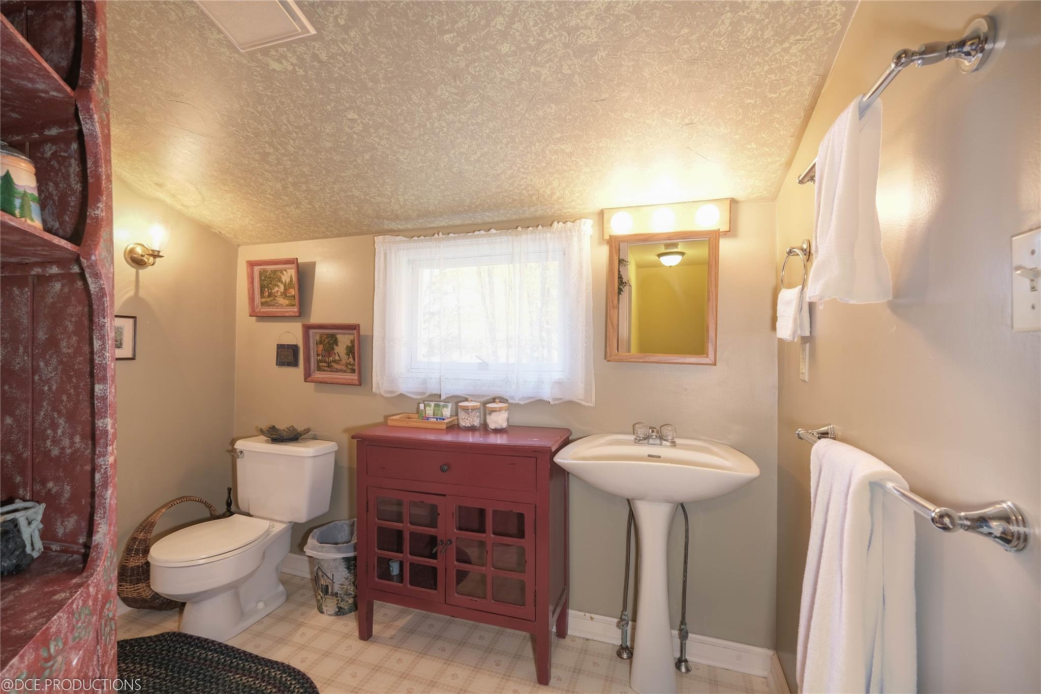 Rhinebeck, New York 12572, United States, 2 Bedrooms Bedrooms, ,2 BathroomsBathrooms,Residential,Active,158636