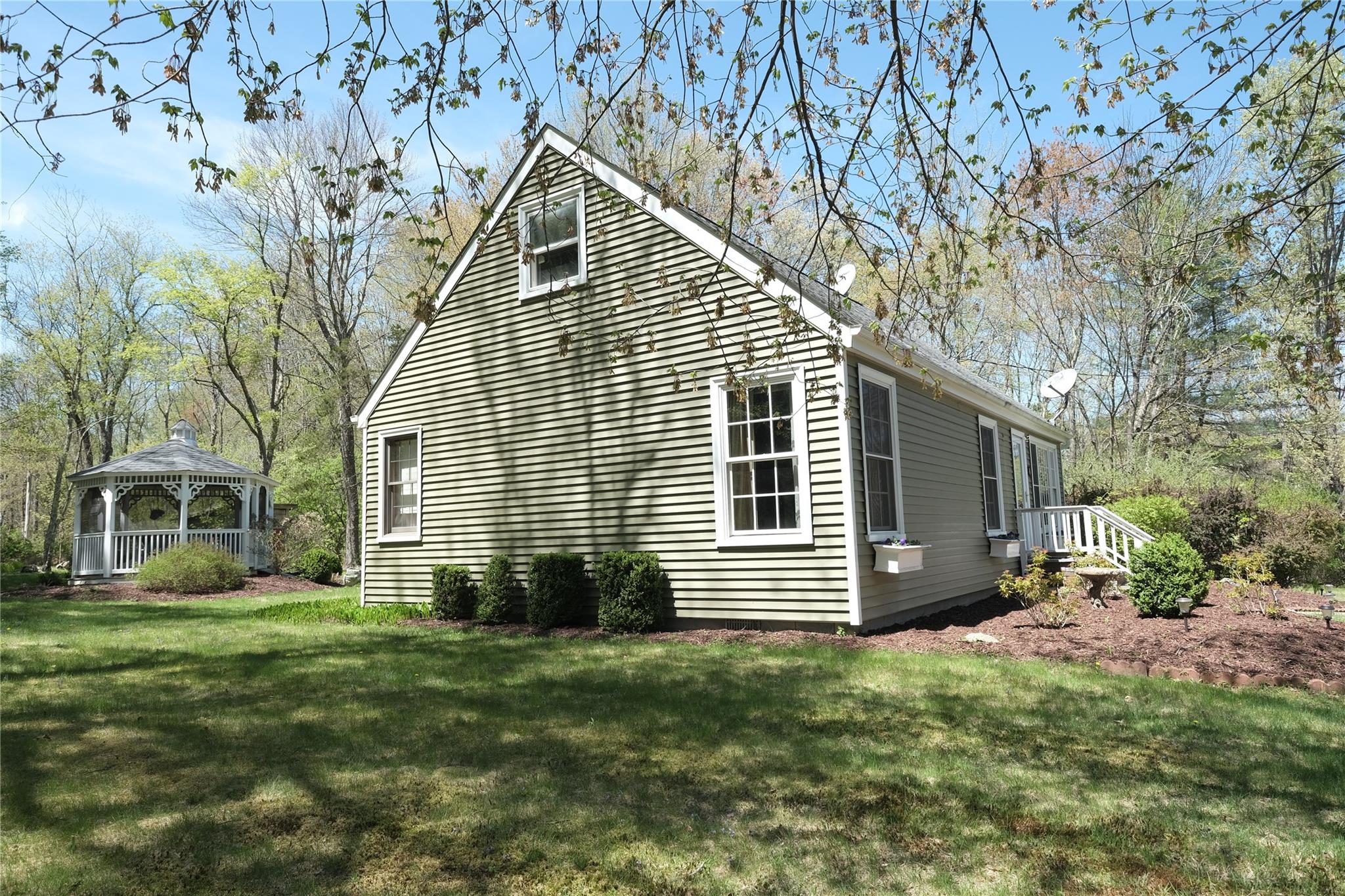 Rhinebeck, New York 12572, United States, 2 Bedrooms Bedrooms, ,2 BathroomsBathrooms,Residential,Active,158636