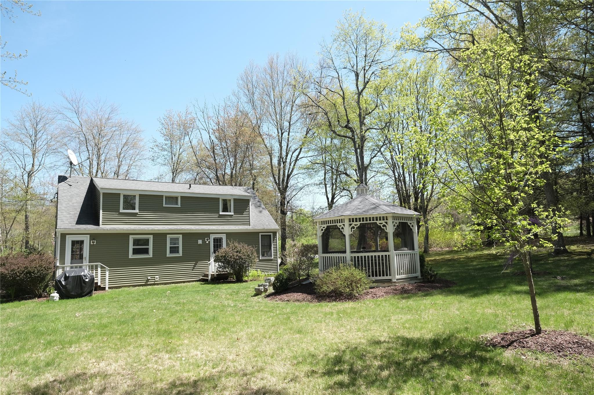Rhinebeck, New York 12572, United States, 2 Bedrooms Bedrooms, ,2 BathroomsBathrooms,Residential,Active,158636
