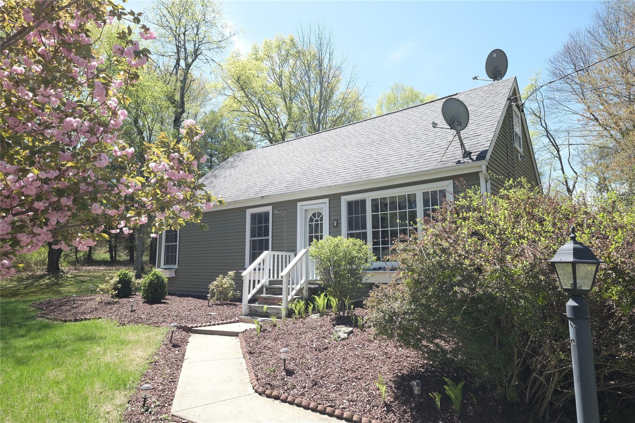 Rhinebeck, New York 12572, United States, 2 Bedrooms Bedrooms, ,2 BathroomsBathrooms,Residential,Active,158636