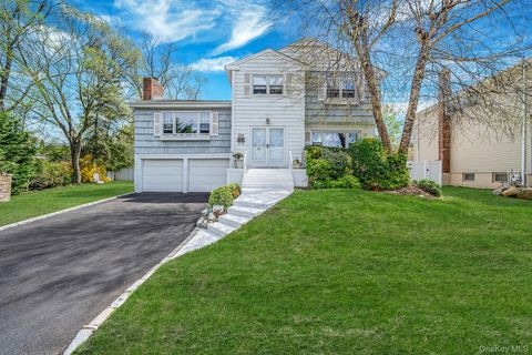 Homes For Sale - 2897 Wynsum Avenue<br/> Merrick, NY 11566