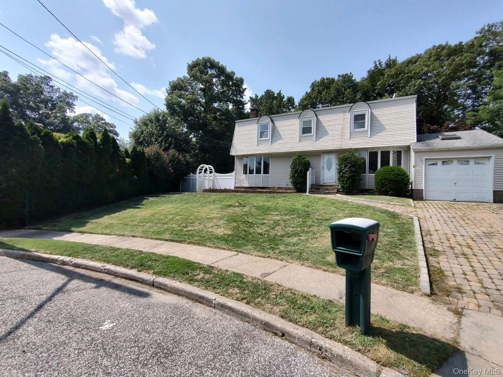 Photo of 11 Hollo Drive, Holbrook, NY 11741 (MLS # 985473)