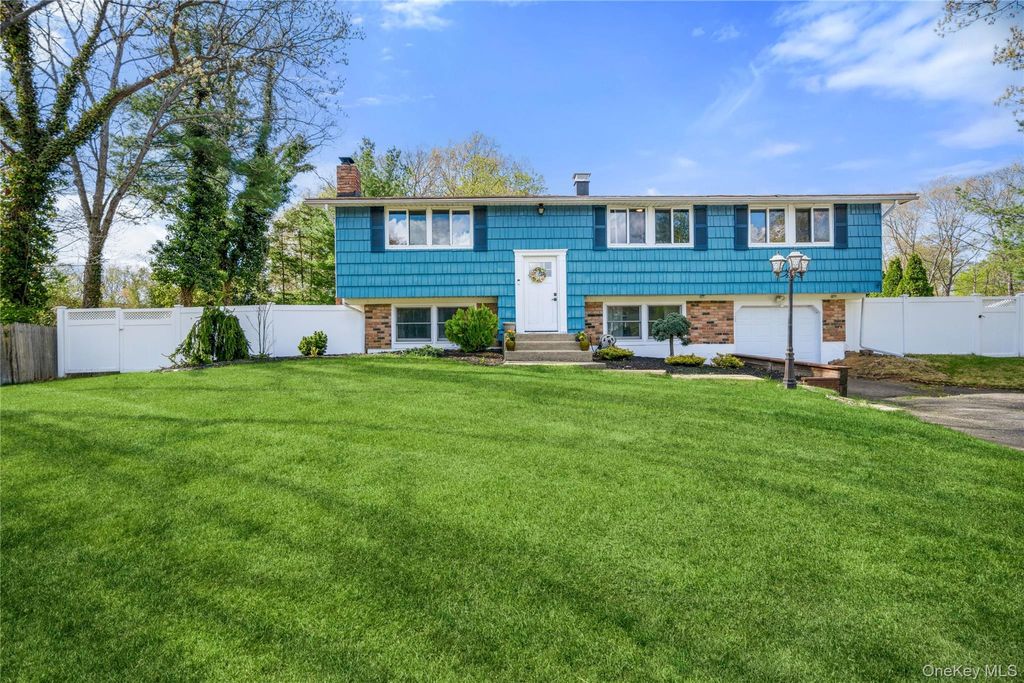 Photo of 12 Branch Lane, East Setauket, NY 11733 (MLS # 987786)