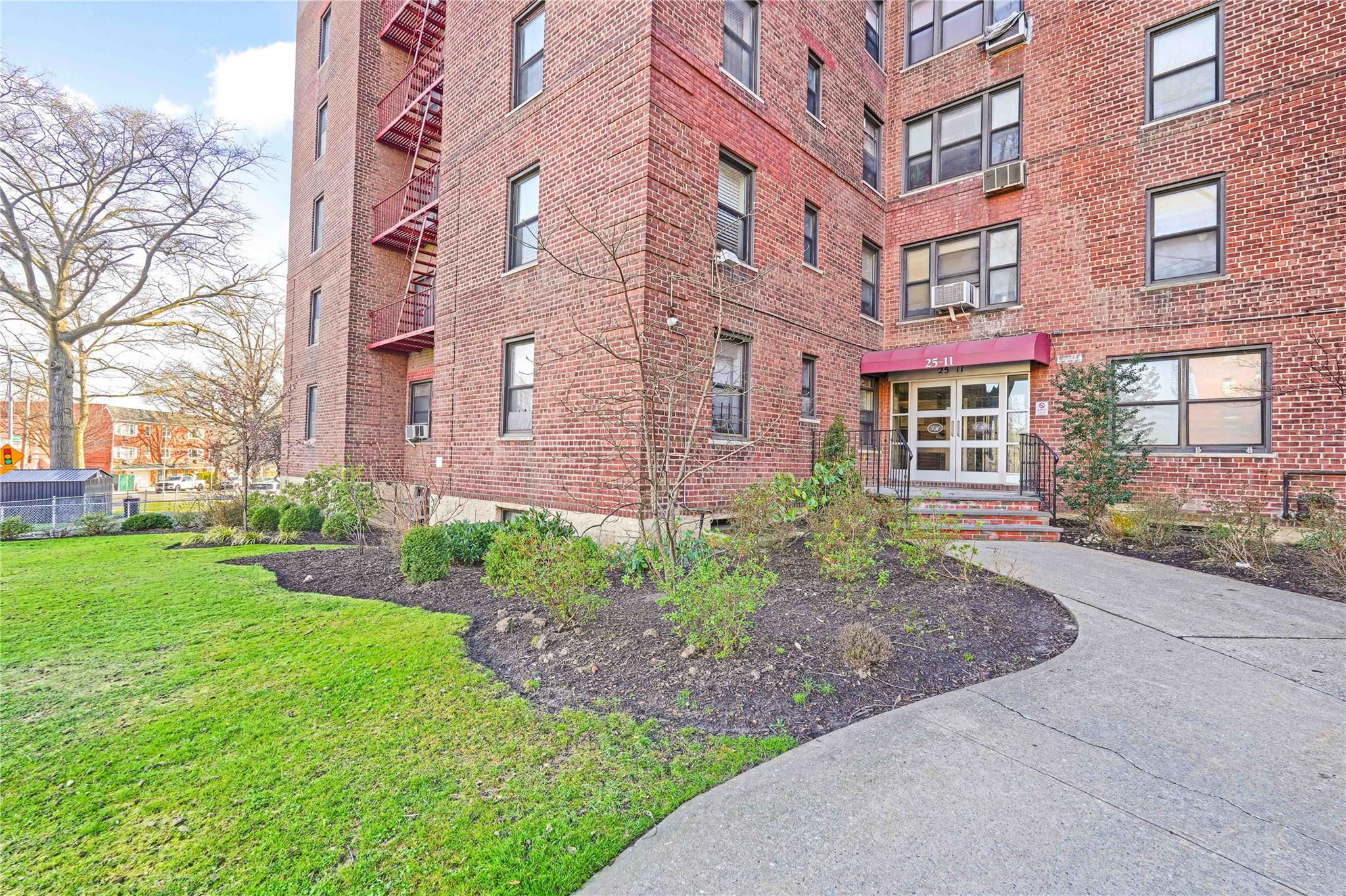 Property for Sale at Union Street 2G, Flushing, Queens, NY - Bedrooms: 1 
Bathrooms: 1 
Rooms: 4  - $288,000