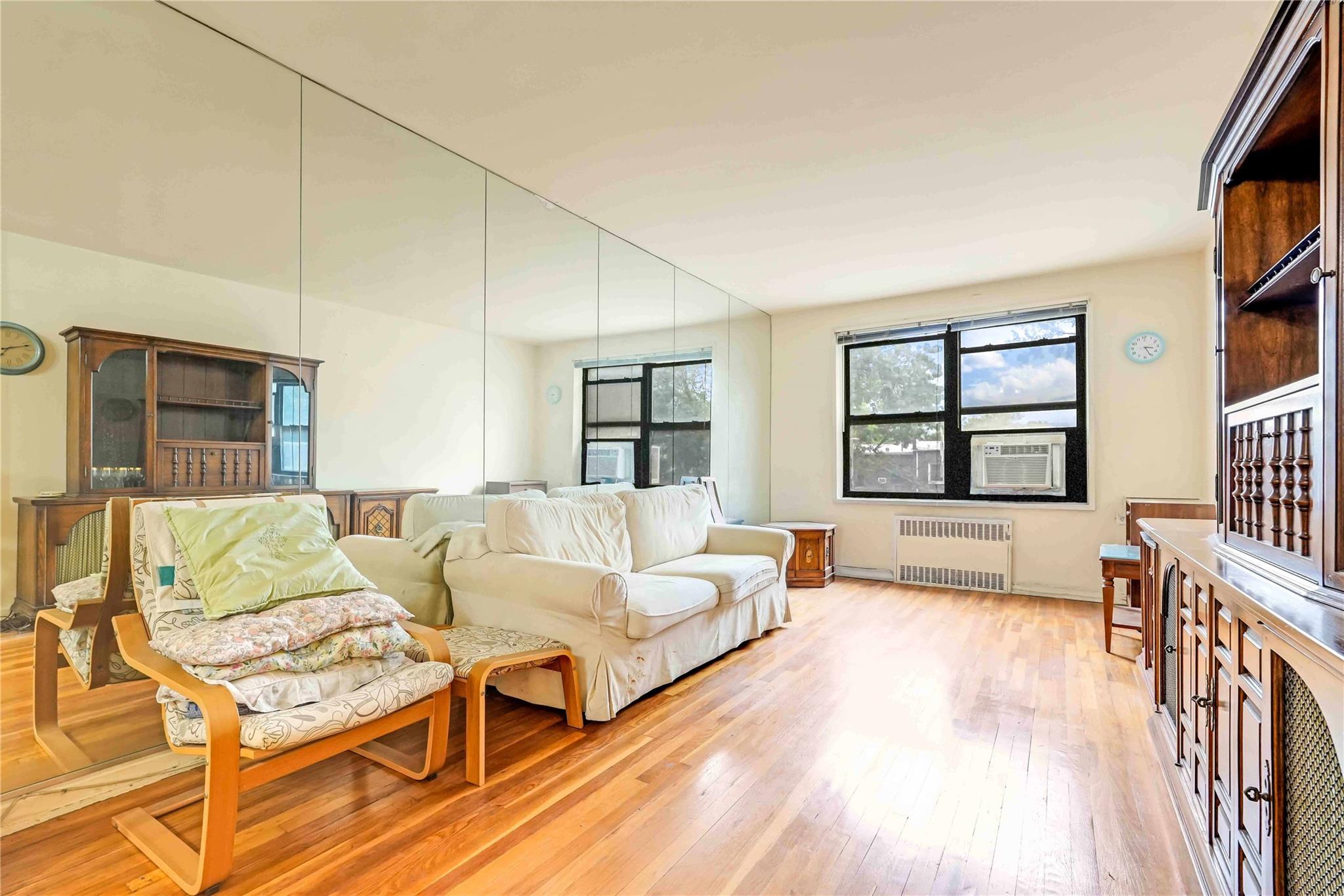 Union Street 2G, Flushing, Queens, NY - 1 Bedrooms  
1 Bathrooms  
4 Rooms - 