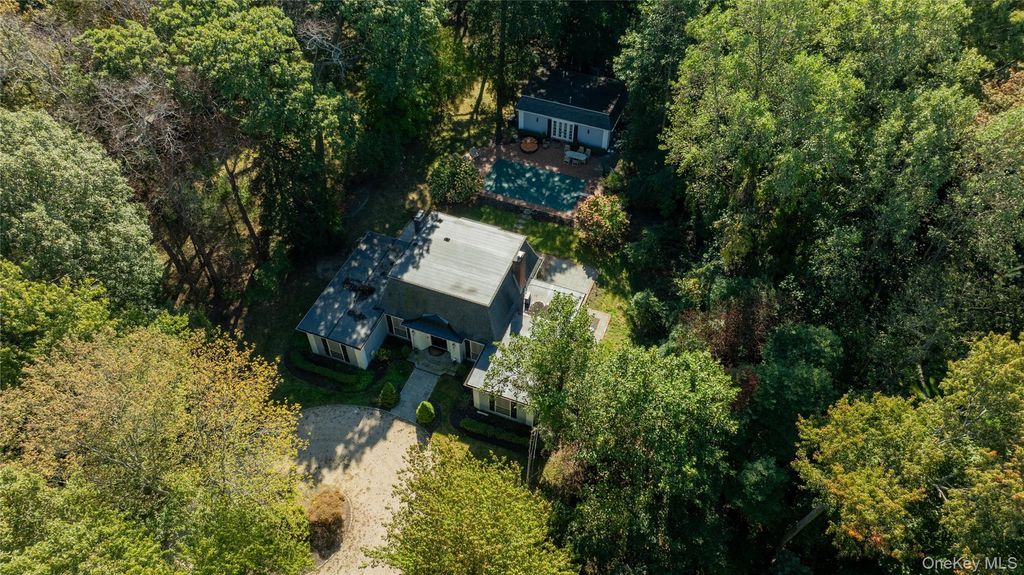 Photo of 704 Short Beach Road, Nissequogue, NY 11780 (MLS # 919240)