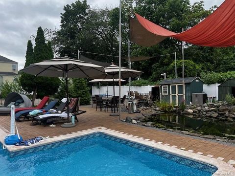 Photo of 316 Scranton Avenue, Lynbrook, NY 11563 (MLS # 912267)