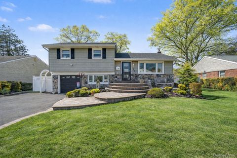 Homes For Sale - 57 Richfield Street<br/> Plainview, NY 11803