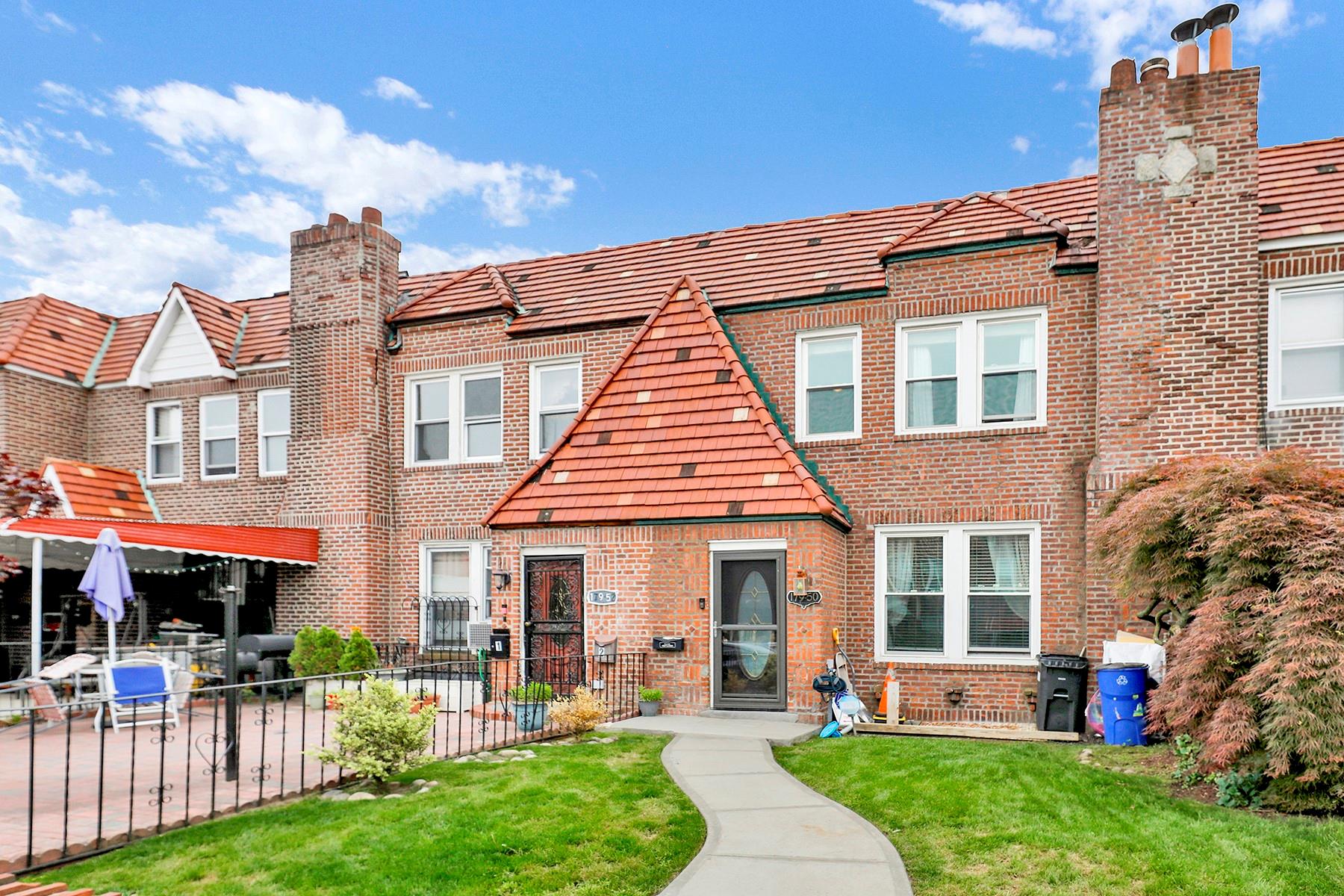 Property for Sale at Anderson Rd Rd, Jamaica, Queens, NY - Bedrooms: 3 
Bathrooms: 3 
Rooms: 11  - $760,000