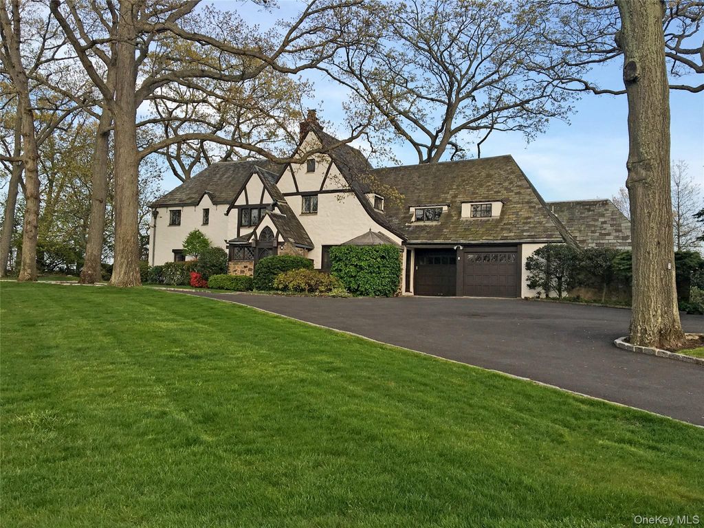 Photo of 3 Cedar Island, Larchmont, NY 10538 (MLS # 954226)