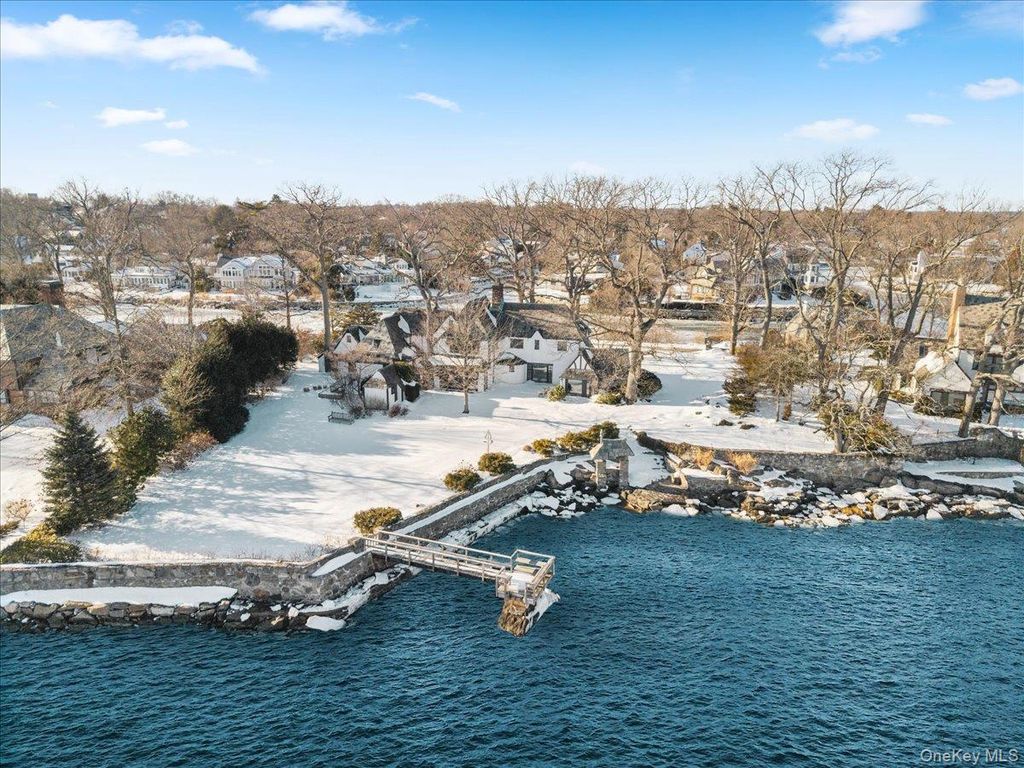 Photo of 3 Cedar Island, Larchmont, NY 10538 (MLS # 954226)