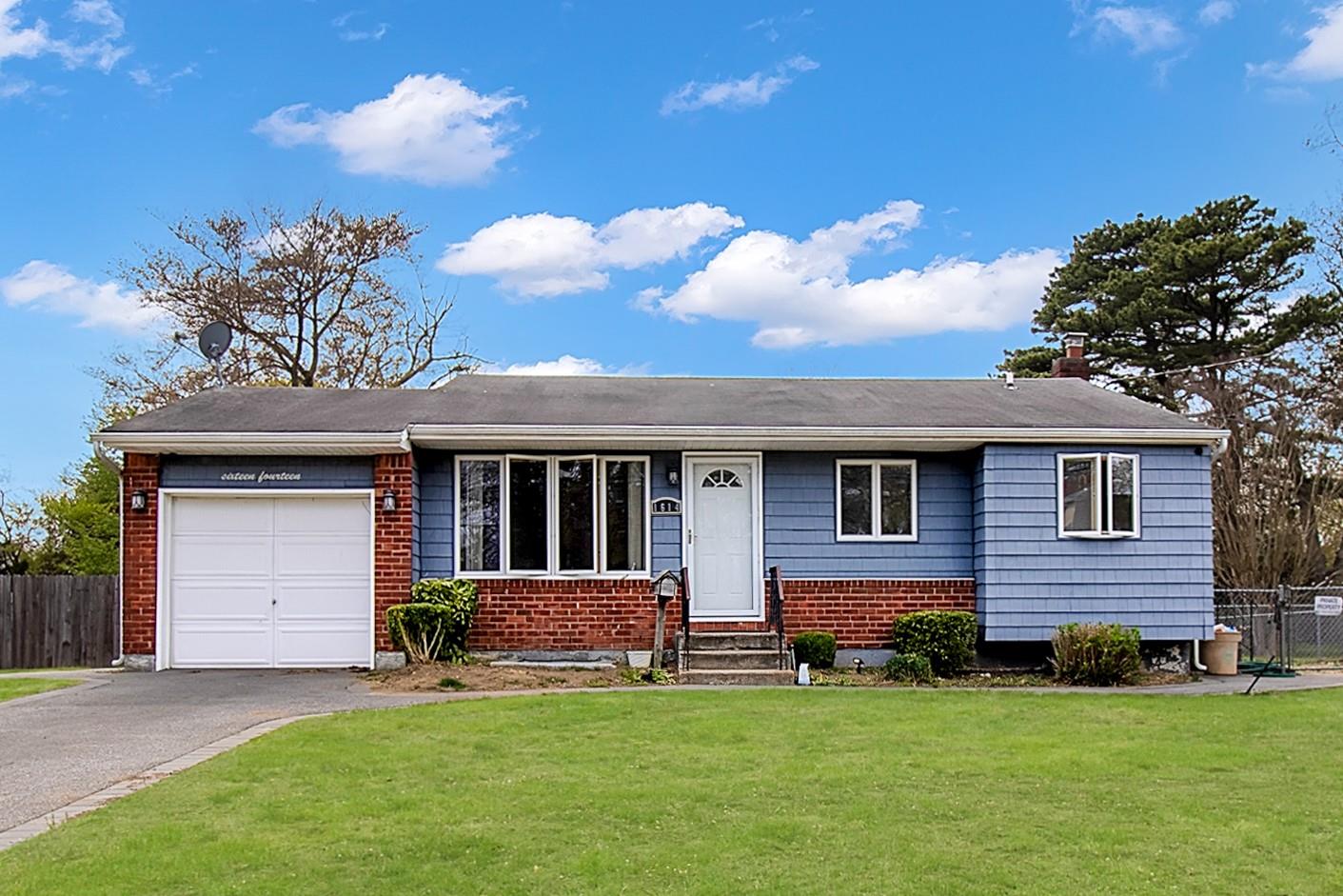 1614 Brightshore Boulevard, Bay Shore, New York image 1