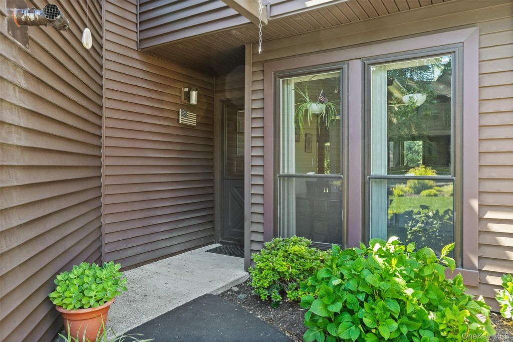 Photo of 122 Woods Brooke Circle, Ossining, NY 10562 (MLS # 1010405)