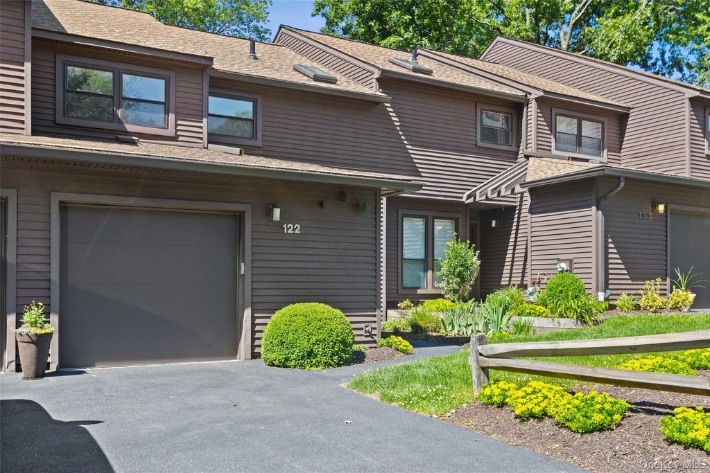 Photo of 122 Woods Brooke Circle, Ossining, NY 10562 (MLS # 1010405)