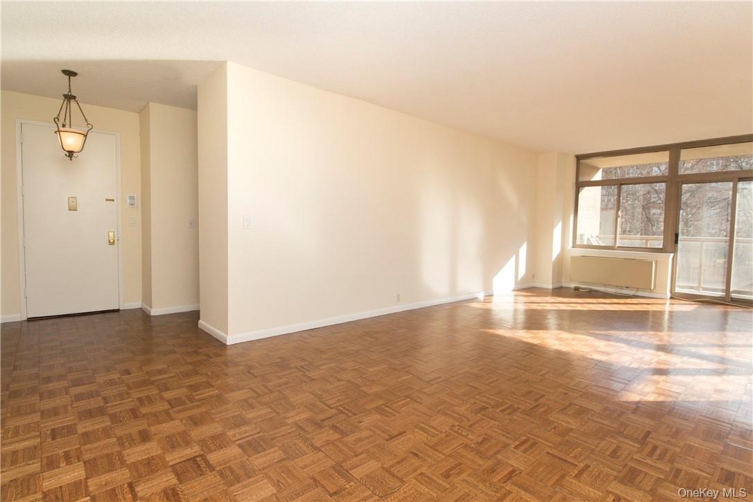 35 N Chatsworth Avenue 4V