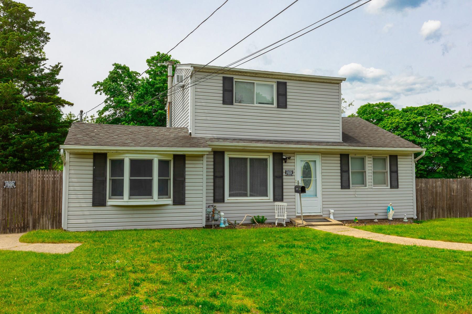 1340 Lombardy Boulevard, Bay Shore, New York image 17