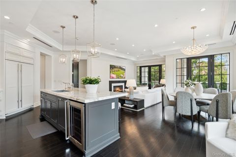 Photo of 1000 Royal Court #1008, North Hills, NY 11040 (MLS # 853001) Photo of 1000 Royal Court #1008, North Hills, NY 11040 (MLS # 853001)