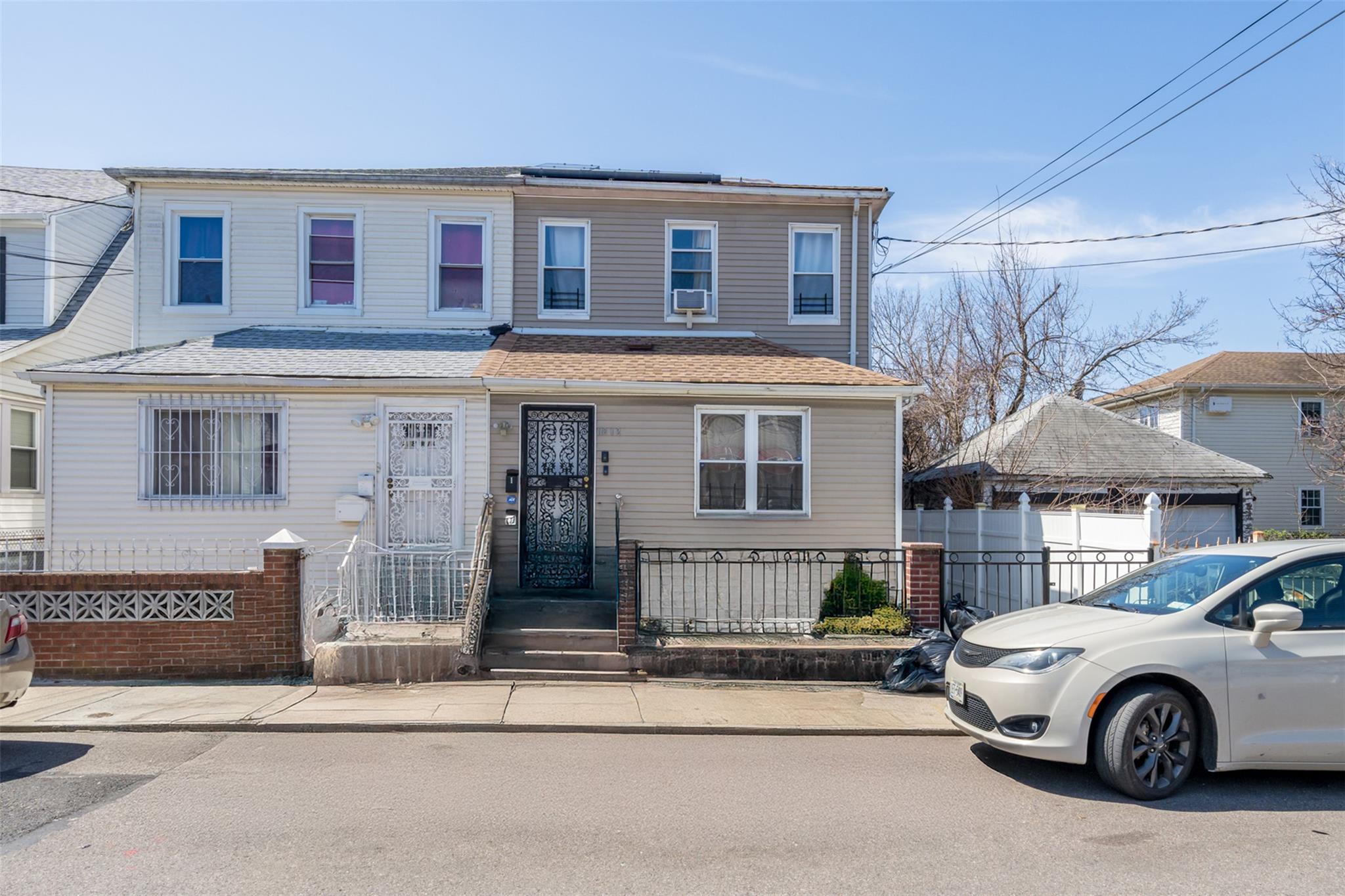 189th Street, Saint Albans, Queens, NY - 6 Bedrooms  
3 Bathrooms - 