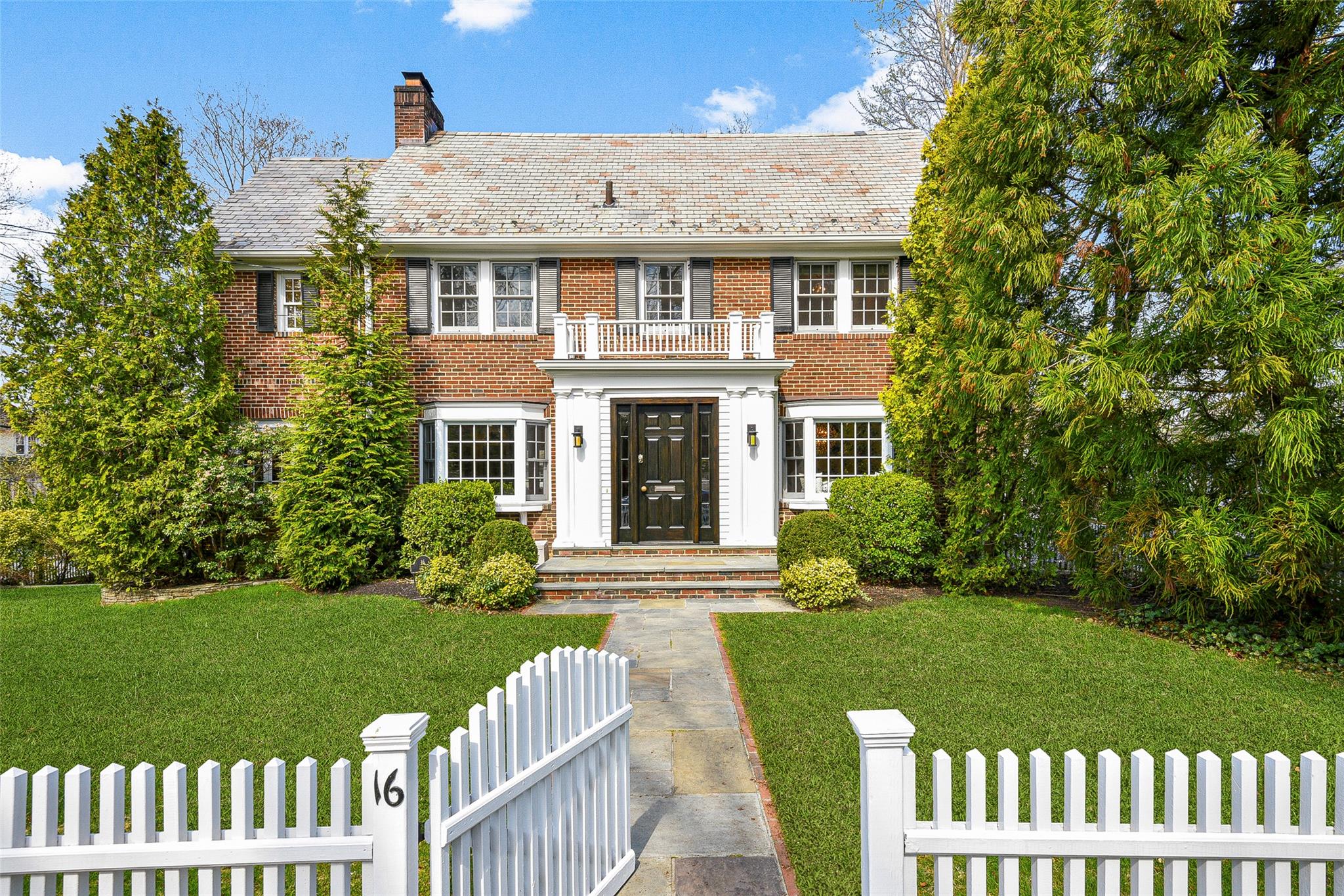 16 Locust Avenue, Larchmont, New York image 1