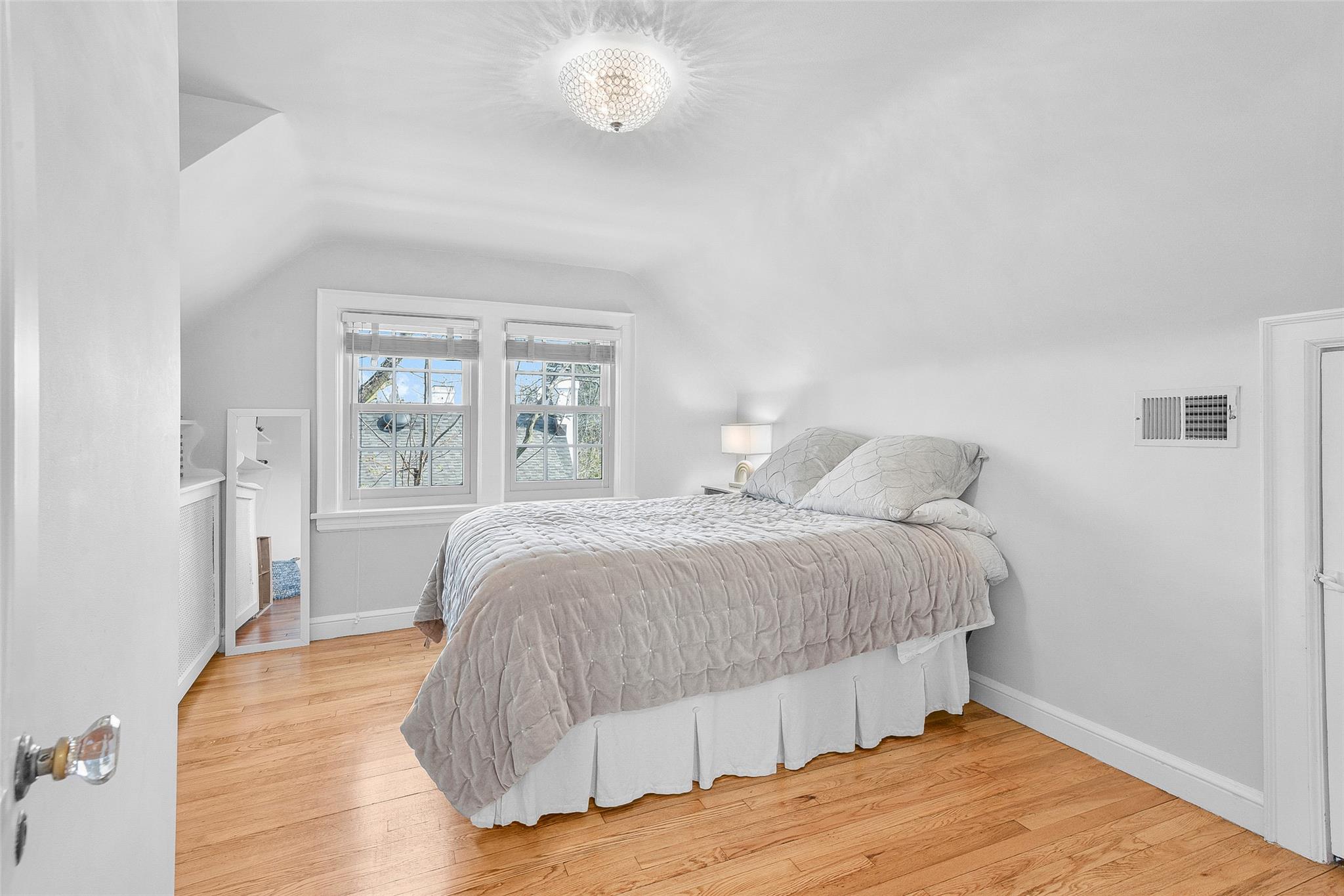 16 Locust Avenue, Larchmont, New York image 37