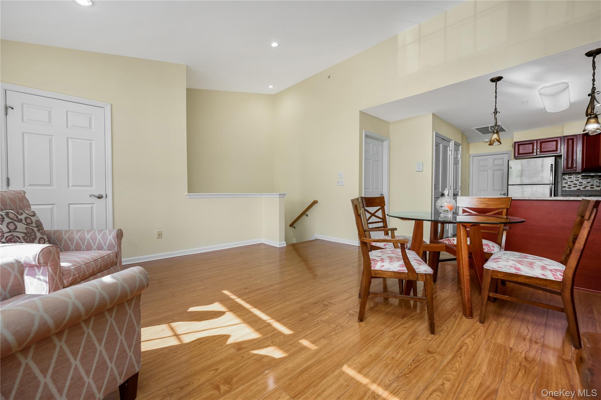 212 Willow Lane - Photo 3