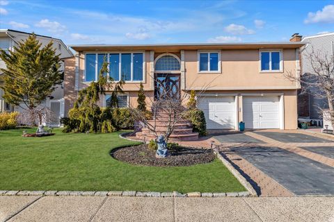 Photo of 909 Gerry Avenue, Lido Beach, NY 11561 (MLS # 834262)
